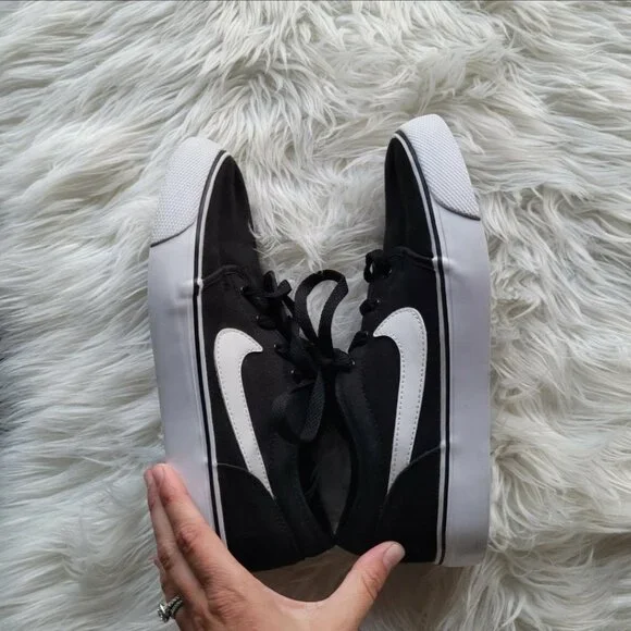 Nike Shoes - Picture 4 of 7